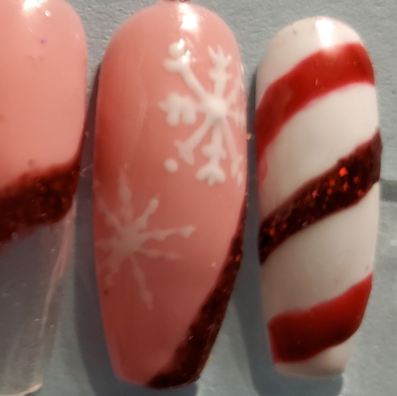 Candymas Press On Nails - Picture 3 of 5